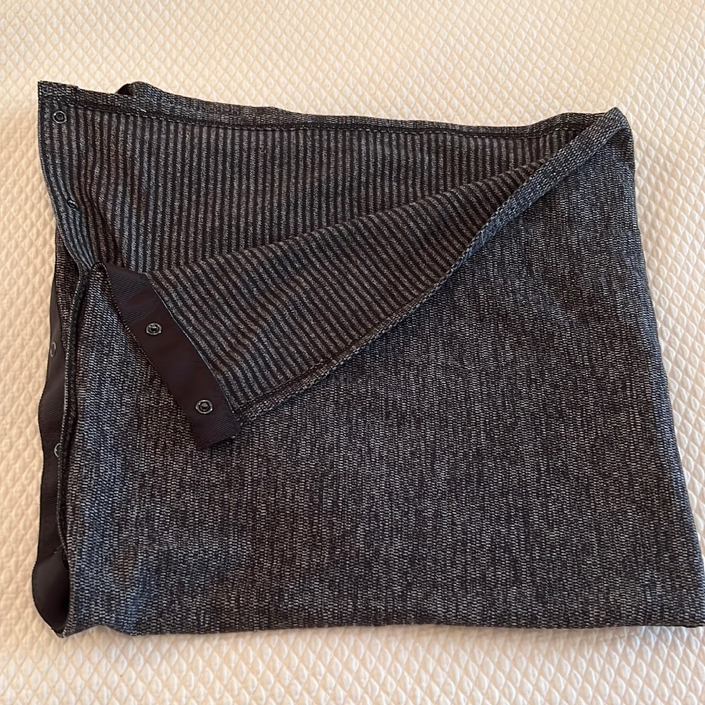 Lululemon scarf black/ grey